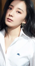 朱颜曼滋白衫格子短裤清爽动人写真图片