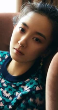朱颜曼滋素色毛衣皮裙慵懒室内写真图片