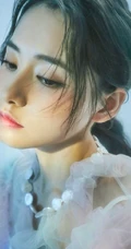 柴碧云最新《昕薇》杂志写真大片，多种风格不停变换