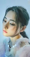 柴碧云最新《昕薇》杂志写真大片，多种风格不停变换