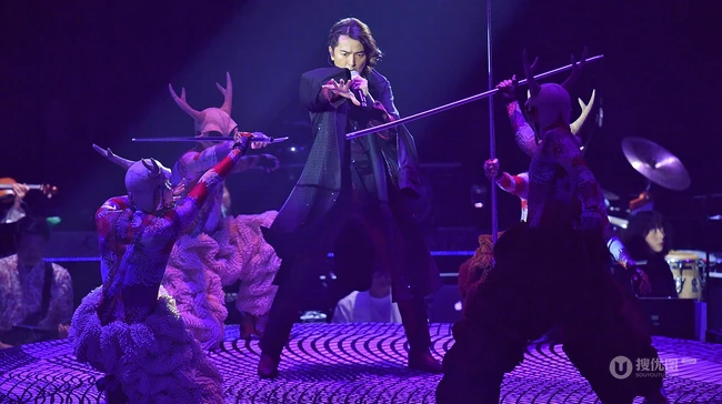 帅哥明星郑伊健2019演唱会帅照图片