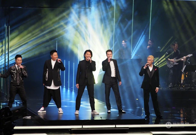 帅哥明星郑伊健2019演唱会帅照图片
