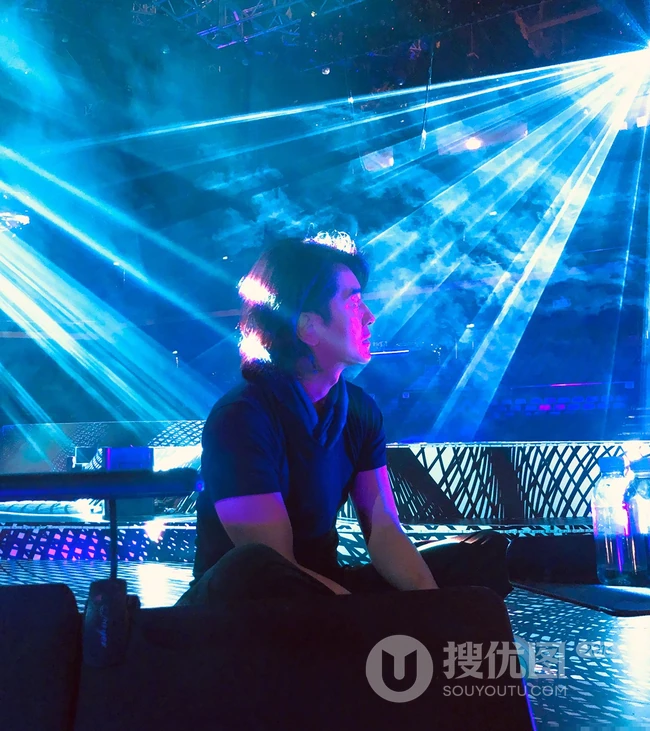 帅哥明星郑伊健2019演唱会帅照图片