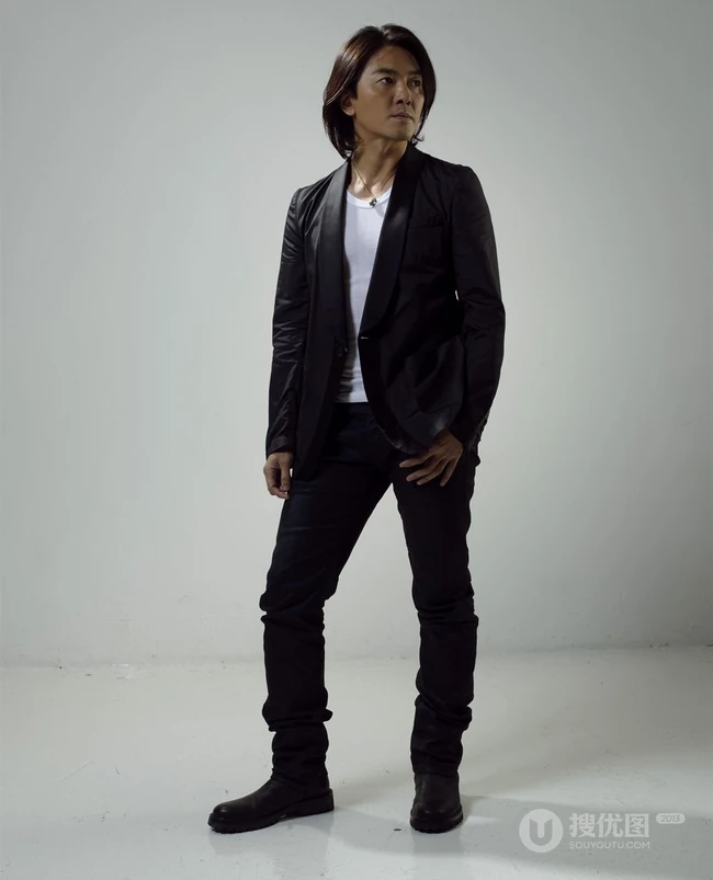 明星&ldquo;郑伊健&rdquo;，&ldquo;郭富城&rdquo;同框写真，双双黑色西服型男本色尽显