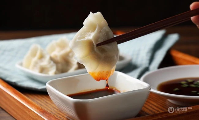 饺子_煎饺_大闸蟹_炸鸡腿以及各式酱料的唯美摄影图片 第2张