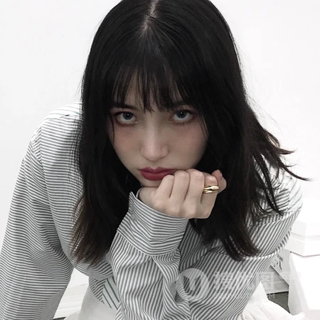 适合小女生使用的长发女孩头像