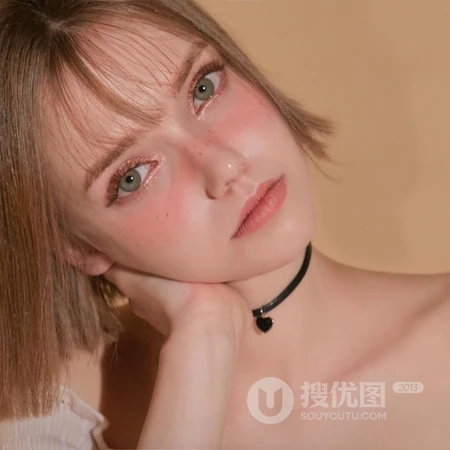 短发齐刘海有点雀斑的欧女生生头像图片