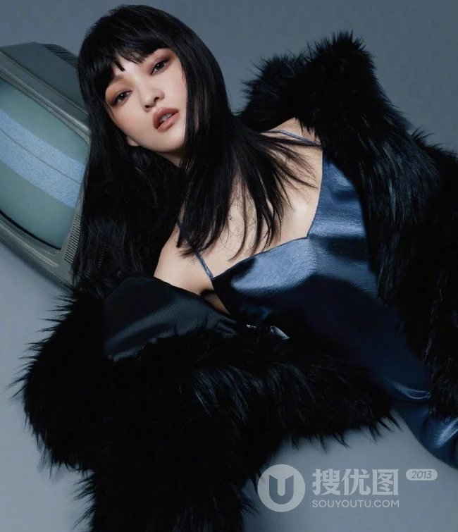 张韶涵酷冷个性复古时尚装扮登某杂志写真大片