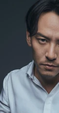 张震胡子拉碴尽显成熟型男魅力，中分发型很张震
