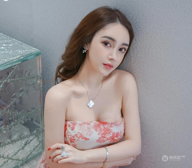 精选香港女生小青蛙气质动人写真，自拍，生活照图片集