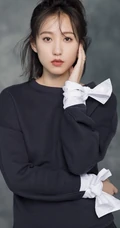 女生明陈思璇黑衣格子裙恬静优雅写真，自拍图片