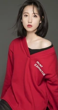 陈思璇休闲红色卫衣搭开叉黑裙动人写真图片
