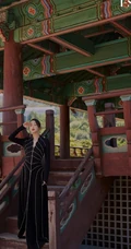 杜若溪带拉链连衣长裙酷黑风格登《爱装时尚》杂志写真图片