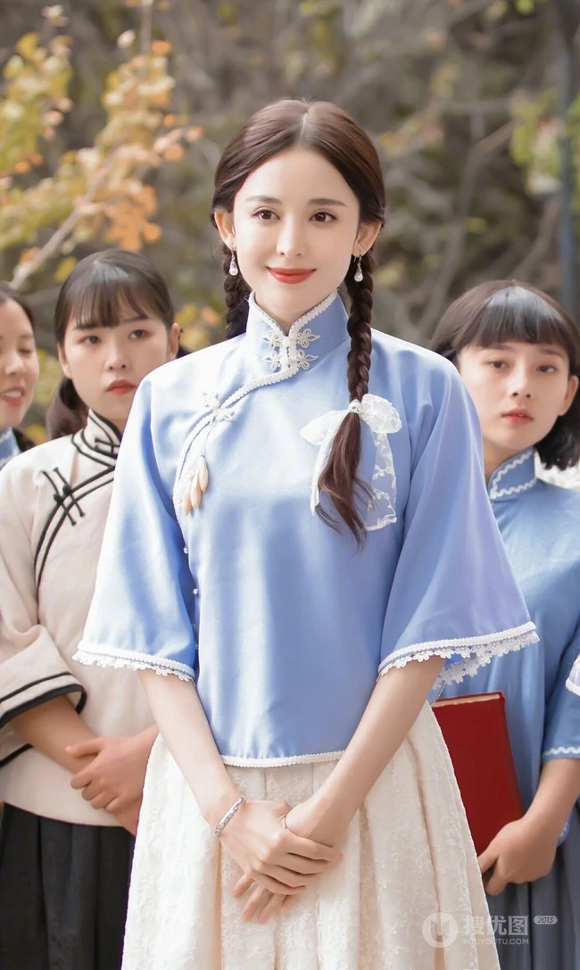 古力娜扎美白甜复古风新剧造型曝光，化身民国大家闺秀模样