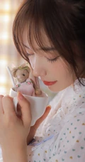 清新甜美小脸蛋少女佳人 小碎花睡裙舒适室内舒心图片