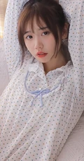 清新甜美小脸蛋少女佳人 小碎花睡裙舒适室内舒心图片