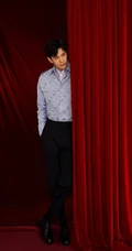 明星演员经超西装领带加手表帅气高清写真图片