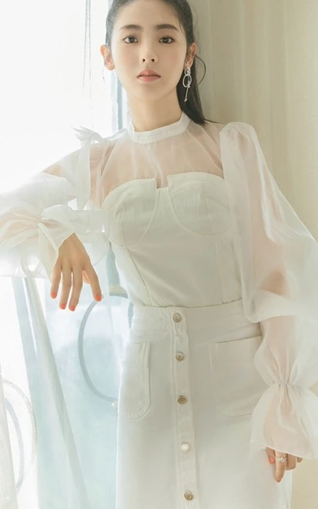 邢菲甜美气质轻纱牛仔裙室内写真，不止清新，还有小气质