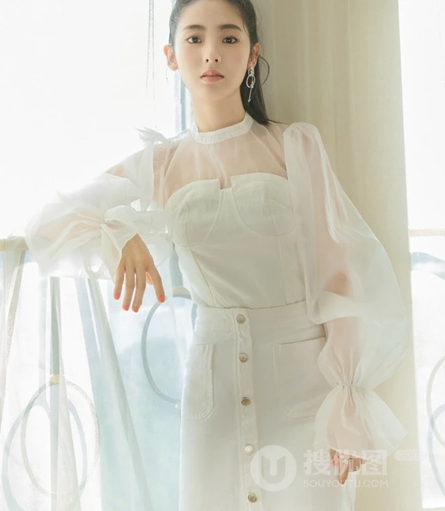 邢菲甜美气质轻纱牛仔裙室内写真，不止清新，还有小气质