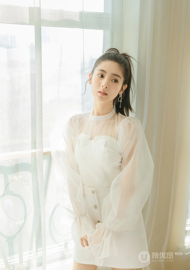 邢菲甜美气质轻纱牛仔裙室内写真，不止清新，还有小气质