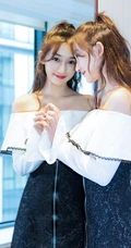 李若宁礼裙露肩装气质现身 参加国风活动写真图片