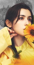 新疆女生哈妮克孜杂志写真大片，未来无限可能的新晋女星