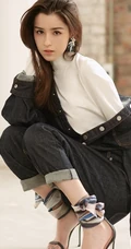 气质女生哈妮克孜连衣牛仔裤气质唯美高清图片