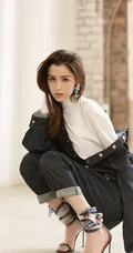 气质女生哈妮克孜连衣牛仔裤气质唯美高清图片