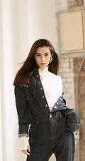 气质女生哈妮克孜连衣牛仔裤气质唯美高清图片
