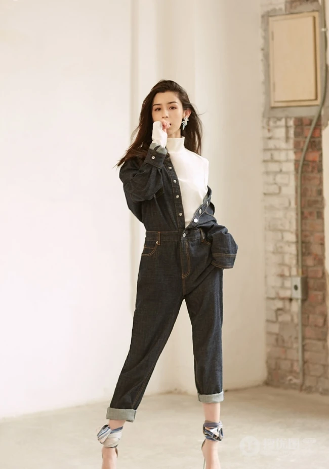 气质女生哈妮克孜连衣牛仔裤气质唯美高清图片