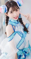 娇小可爱俏皮可爱女生cos写真图片，白皙美背线条感很动人