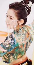 哈妮克孜化作敦煌飞天少女写真，犹如画中走来的一样