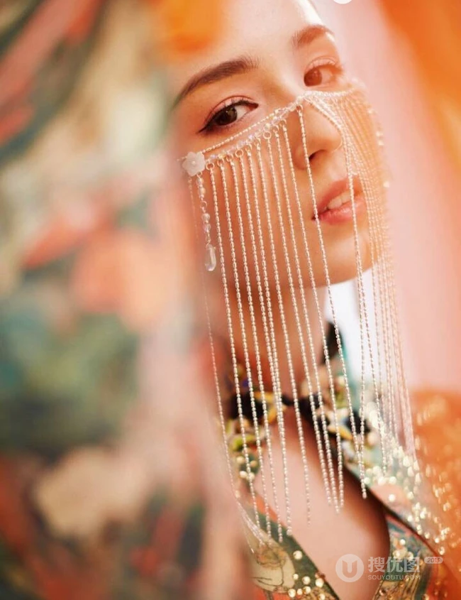 哈妮克孜化作敦煌飞天少女写真，犹如画中走来的一样