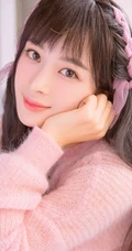 气质女生赵樱子粉色秋冬室内写真，完美诠释一颗粉色的少女心