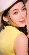 好清纯的牛仔女生，赵樱子头戴牛仔帽室内阳台美照