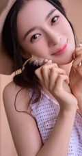 好清纯的牛仔女生，赵樱子头戴牛仔帽室内阳台美照