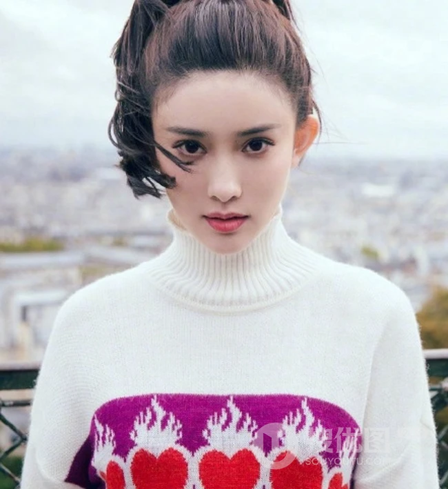 孟子义白色绣花针织衫搭牛仔短裙 清新甜美写真图片