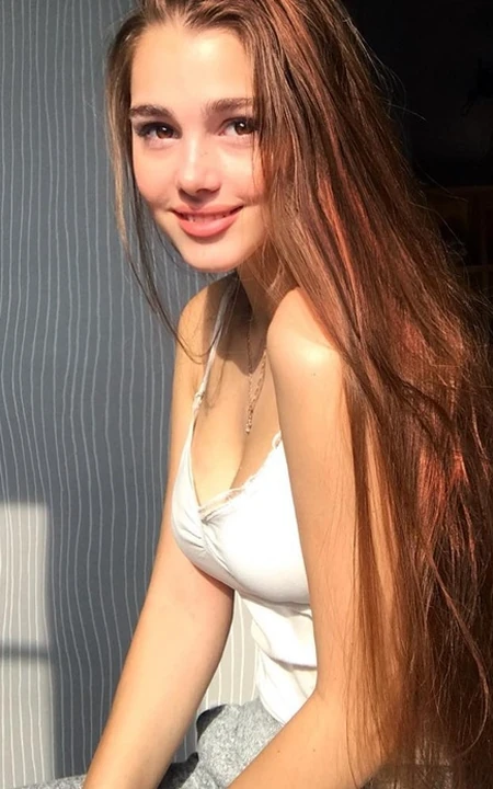 俄罗斯女生模特Anisonkate写真，自拍，生活照图集