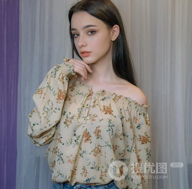 高颜值俄罗斯女生Dasha Taran高冷写真，生活照图集
