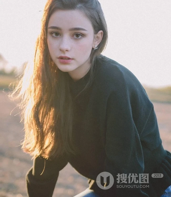 高颜值俄罗斯女生Dasha Taran高冷写真，生活照图集