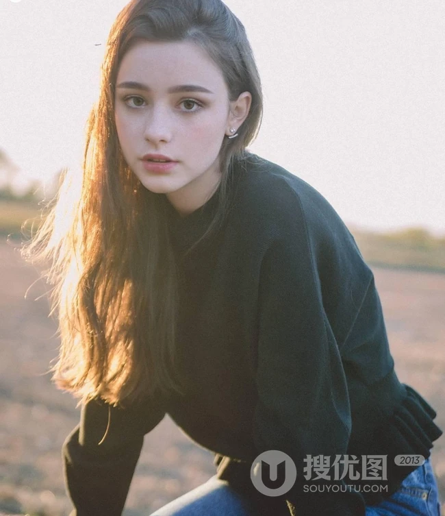 高颜值俄罗斯女生Dasha Taran高冷写真，生活照图集