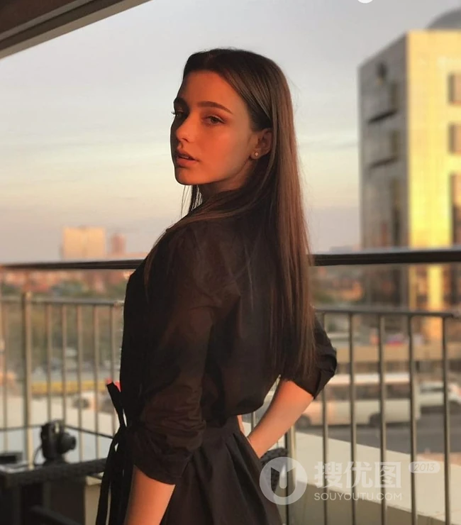 高颜值俄罗斯女生Dasha Taran高冷写真，生活照图集