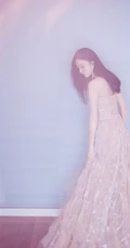 古力娜扎超长礼裙长裙礼服气质出镜，长发飘逸身材婀娜