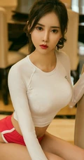 气质运动装女生Silin紧身白T短裤室内写真线条感写真图片