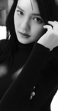 混血女生李诗颖Maxi Li黑白质感街拍写真大片