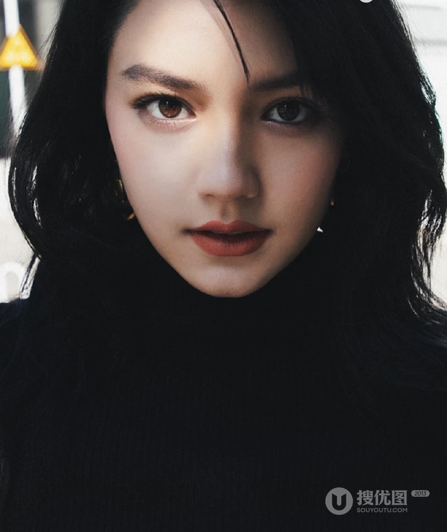 混血女生李诗颖Maxi Li黑白质感街拍写真大片