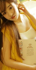 长发秀气线条感少女温馨唯美室内照 没事就喜欢看美食周刊