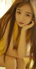 长发秀气线条感少女温馨唯美室内照 没事就喜欢看美食周刊