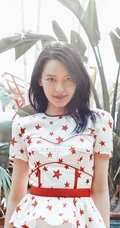清新气质女生李诗颖白底五角星图案连衣裙游乐场写真图片