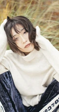 女明星田沅秋季户外田野唯美朦胧感写真图片